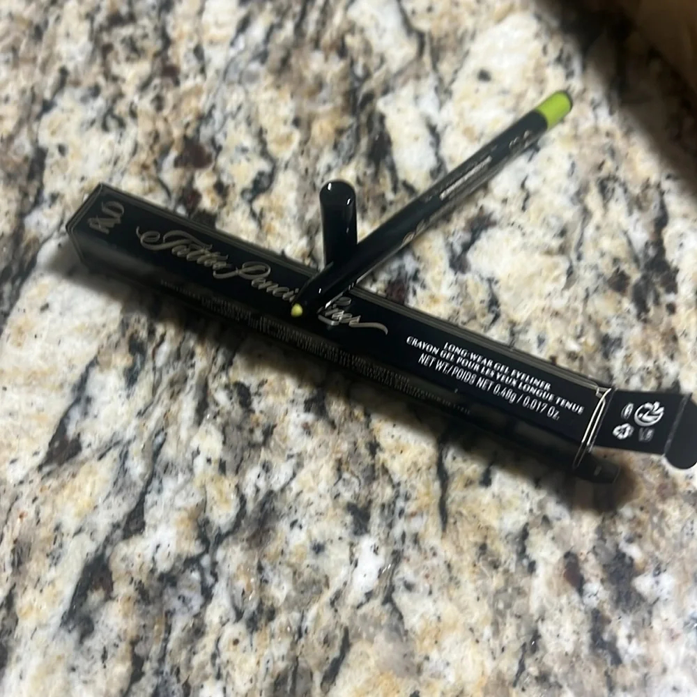 💕🌙KVD Radium Green Tattoo Pencil Liner